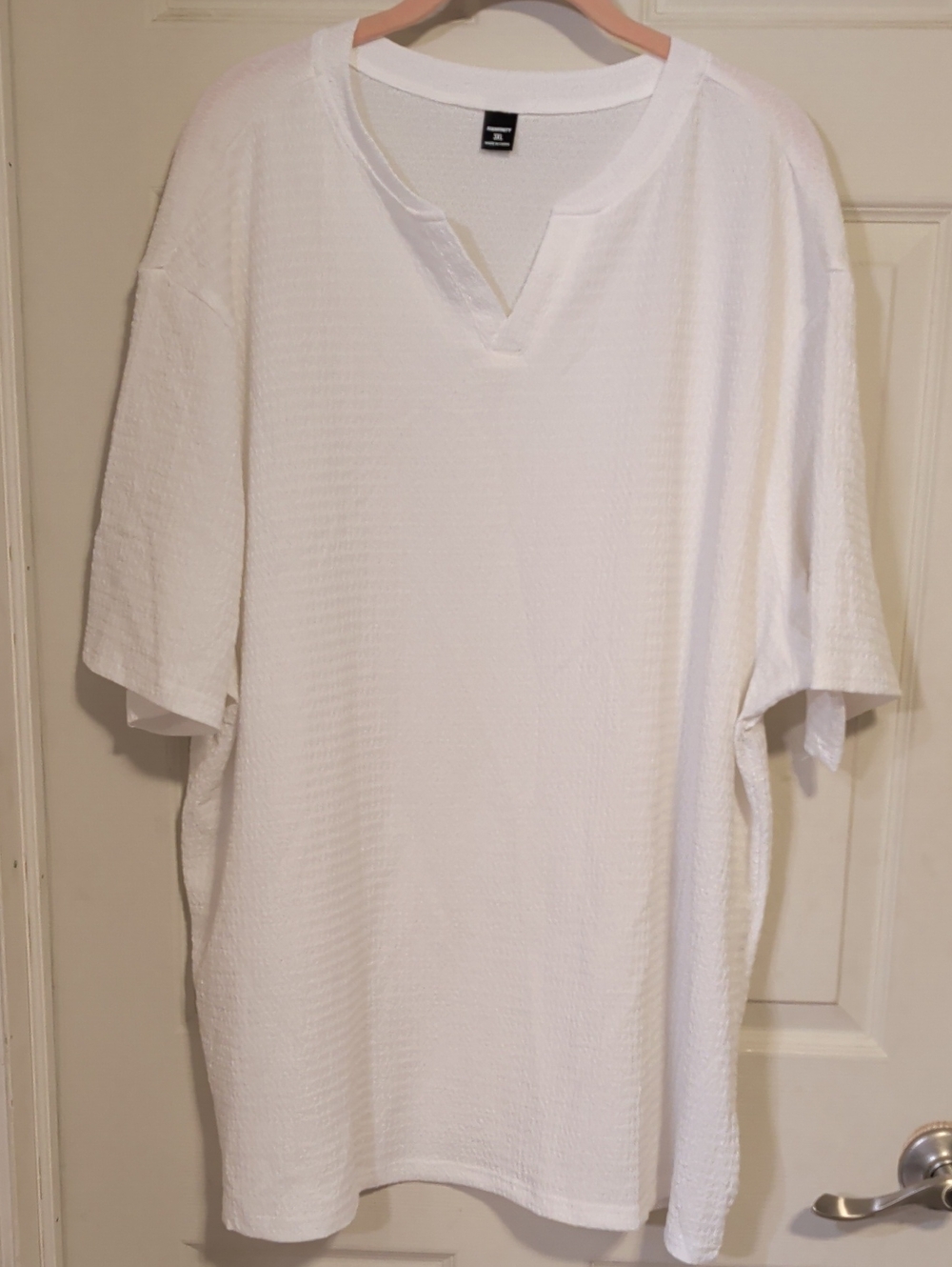 Manfinity Men's White Textured Vertical Stripe Pleated Henley Tee Size 3XL
